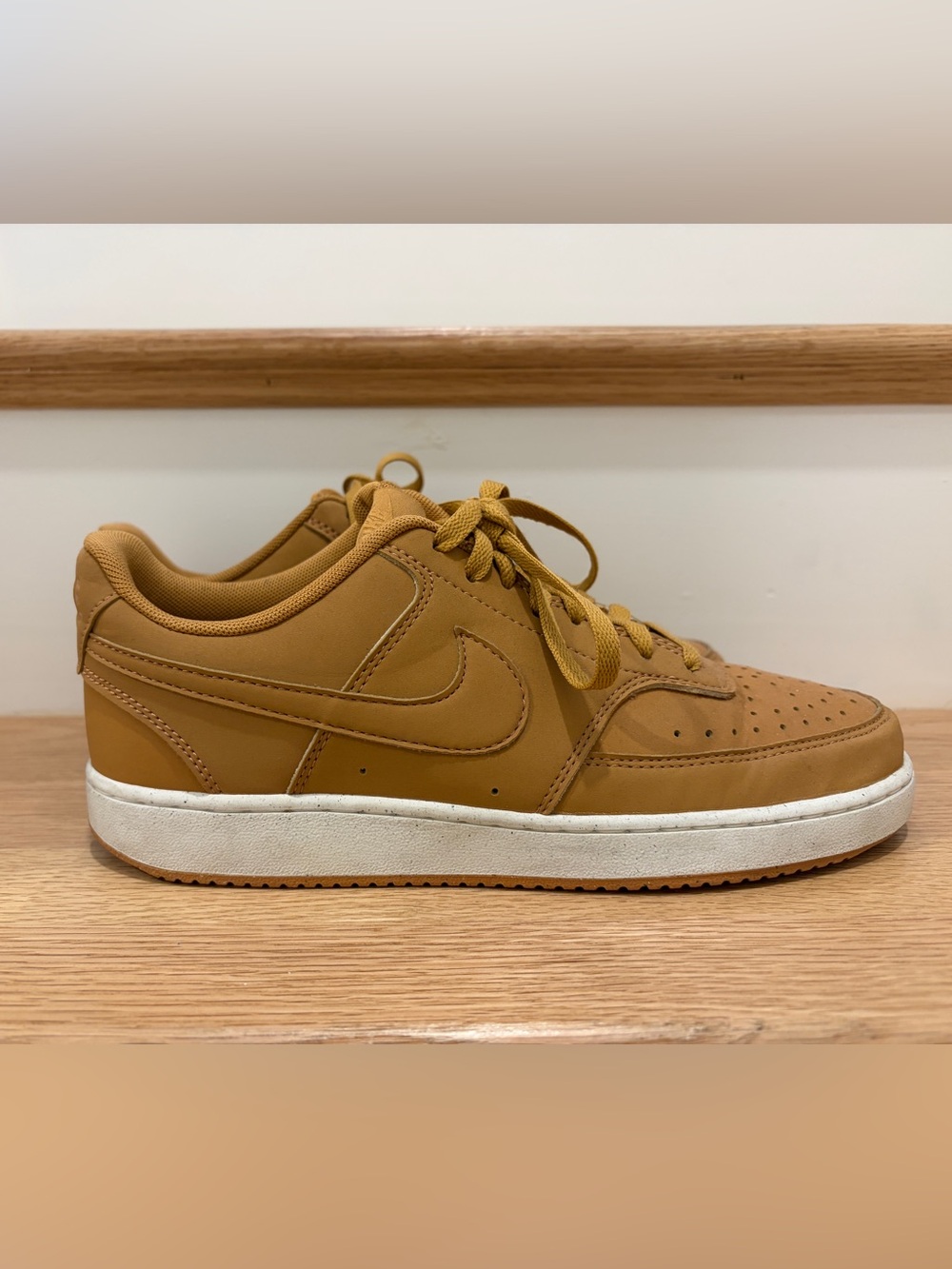 Nike Men’s Low-Top Sneaker in Tan